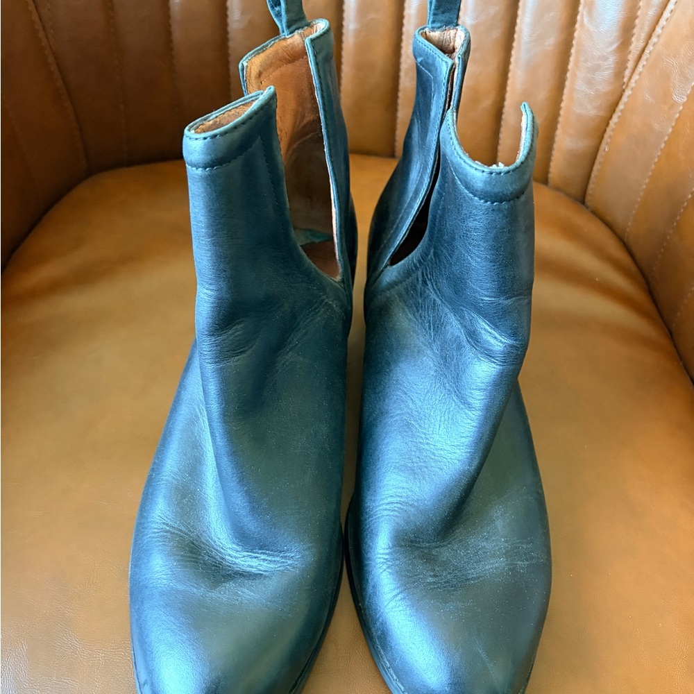 Jeffrey Campbell Black Leather Deep V Ankle Booties Size 10 Great Condition